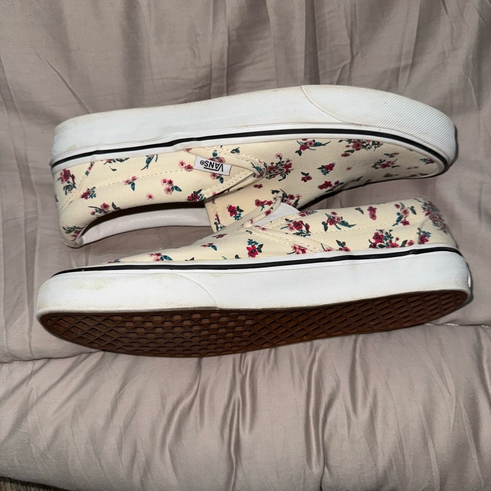 Vans Cream Floral Slip-On Shoes - Picture 4 of 9